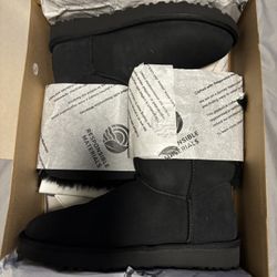 UGG Bailey Bow II ( Brand New Never Worn )
