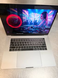 Apple MacBook Pro Laptop Silver 2017 15-inch i7 16Gb/1TB ssd