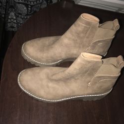 Brand New Never Worn Boots WMS8