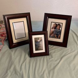 3 photo frames of different sizes