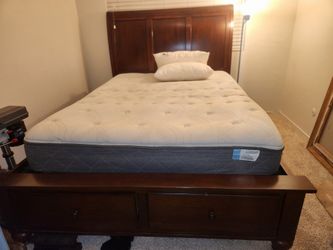 Cherry Wood Queen Bedroom Set