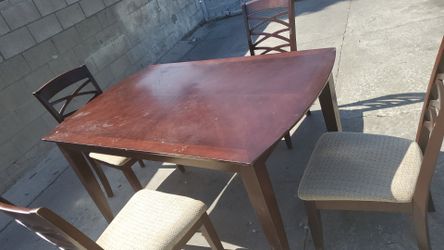 Mesa y sillas