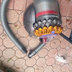 Not Working Dyson vacuum Cleaner Selling For Parts 