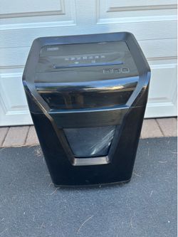Staples 24 sheet paper shredder