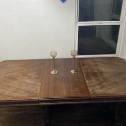 vintage wood dining table with an extension leaf, manufacturer by Drexel Heritage