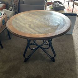 Kitchen Table And 4 Chairs 