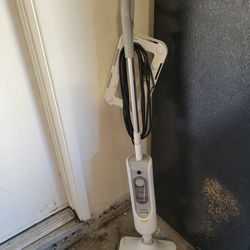 Floor steamer