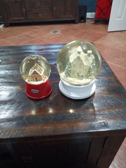 MUSICAL WATER SNOW GLOBES