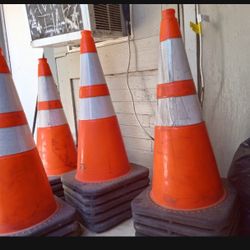 28 Inch Traffic Cones