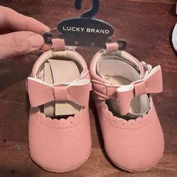 NWT LUCKY BRAND SIZE 4 SHOES $5