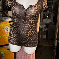NewS/M/L Animal Print Romper