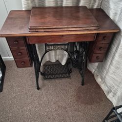 Singer Sewing Machine 
