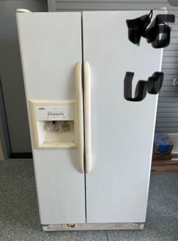 Frigidaire side-by-side white fridge.