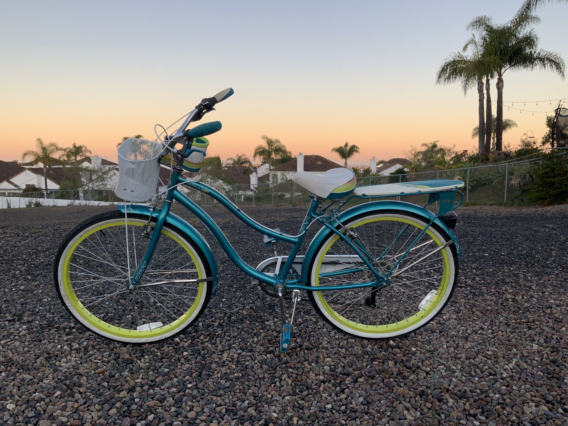 Huffy Women’s Southwind Curiser 26” - Teal, 7 Speed, Front Basket, Rear Storage Rack, Cup Holder