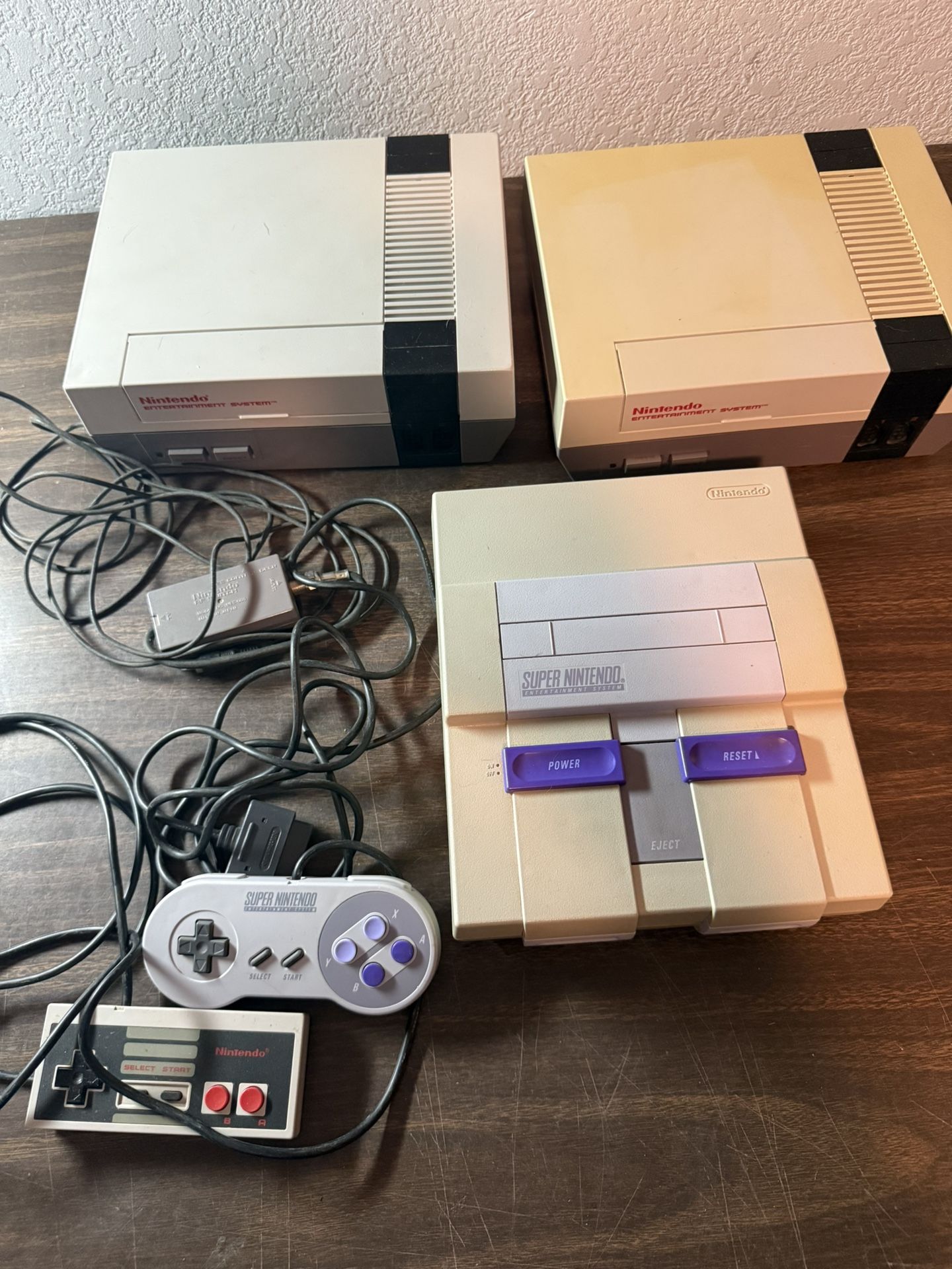 (3) VINTAGE CONSOLES -2 NINTENDO NES-001 , SUPER NES CONSOLE TESTED WORKING