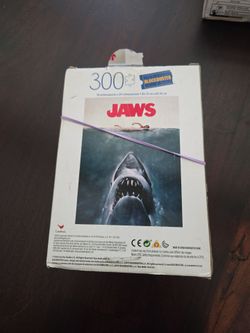 PUZZLE-JAWS-The Movie-300 Piece-Blockbuster-18" x 24