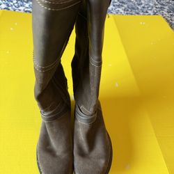 Clarks women’s tall boot size 7.5 Brown Suede