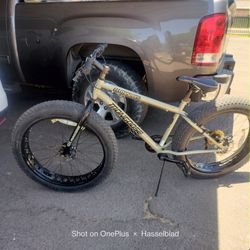Mongoose malus fat tire bike like new