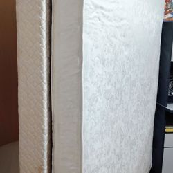 Mattress Set/Mattress and Boxsprings