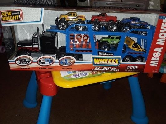 Mega Mover Semi Hauler 20 PC. Playset New