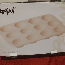 PARINI 12 Cup Stoneware Muffin Pan