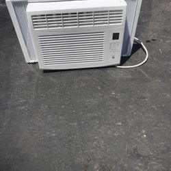 Very Good Condition GE Air Conditioner 