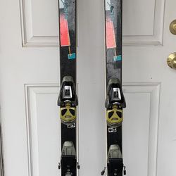 SNOW SKIS:   Head Sensation Downhill
