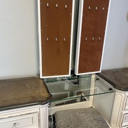 Scarlett White 4 Drawer Vanity Set Used