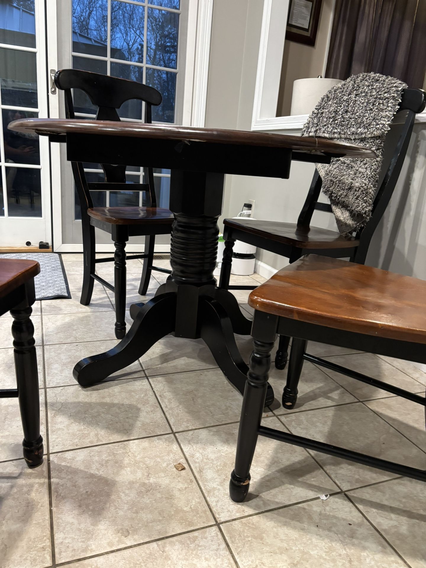 Kitchen Table and chairs (4)