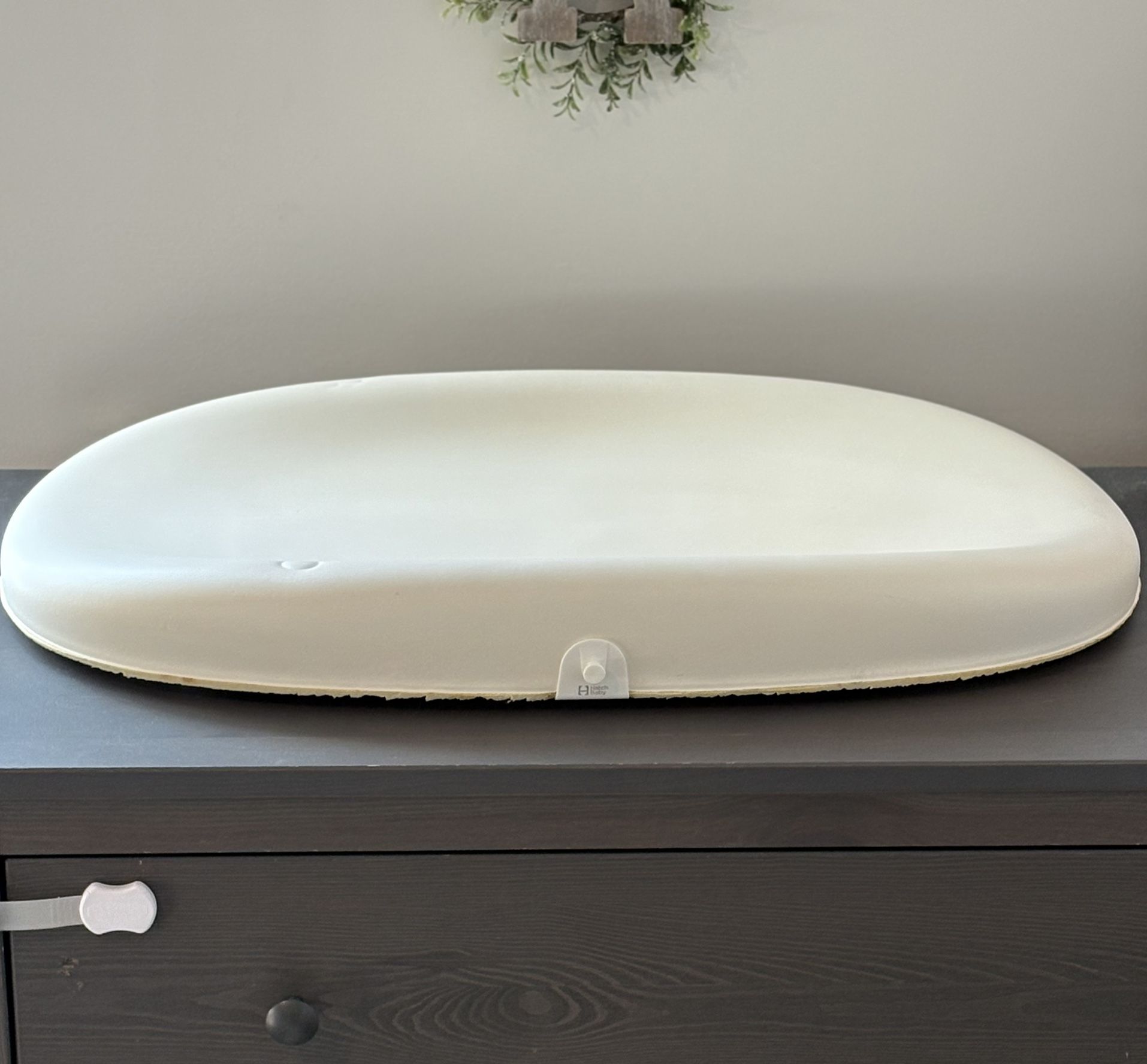 HATCH Grow Smart Changing Pad And Scale