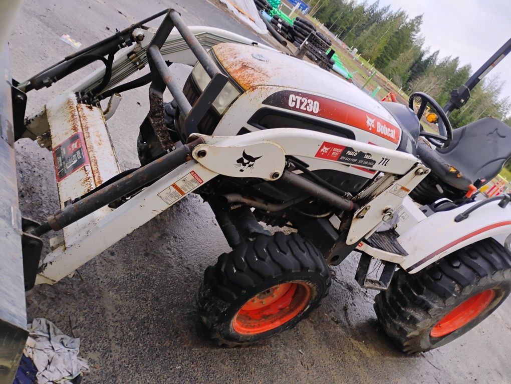 Bobcat Tracktor