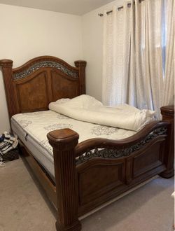 Queen Bed/ Box Spring 