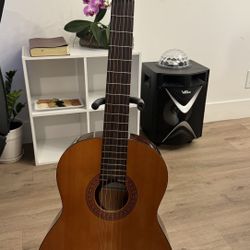 YAMAHA NYLON STRING GUITAR