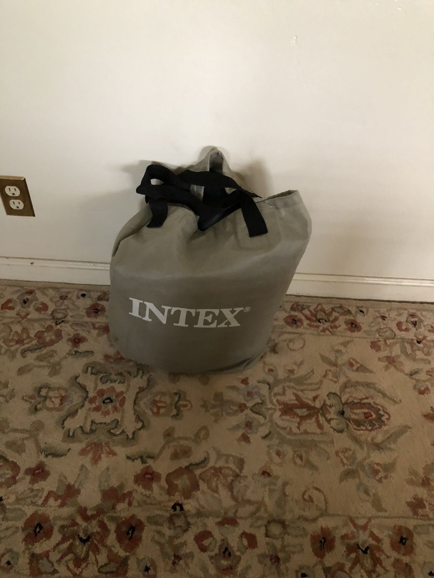 Brand New Intex Air Mattress Built In Pump Double 18” Height Head Rest And A Case 