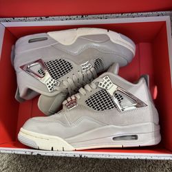 Women’s Air Jordan 4 Retro (size 6)