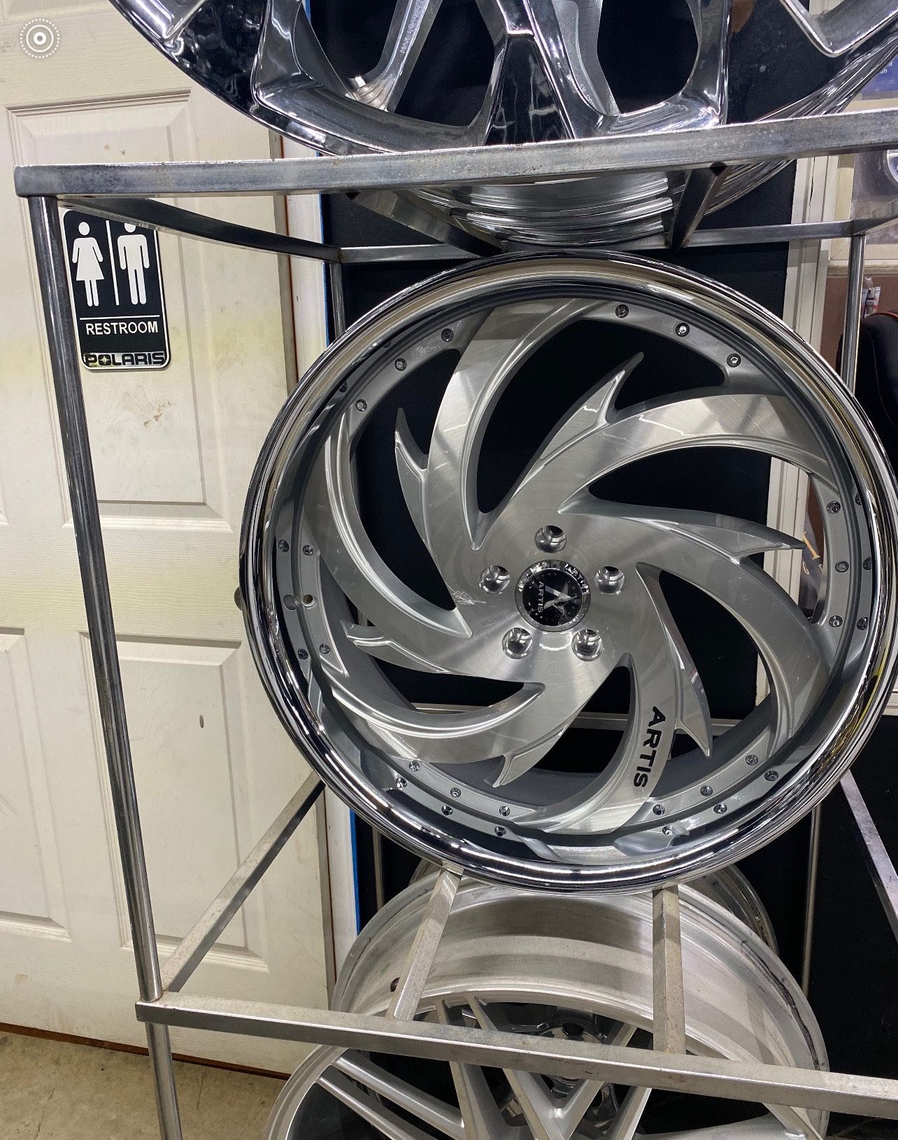 24” Artis Staggered Wheels