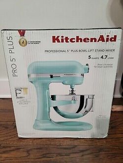 KitchenAid KSM150PSAQ Artisan Series 5-Qt.Stand Mixer With Pouring Shield-Aqua  Sky for Sale in Jacksonville, FL - OfferUp