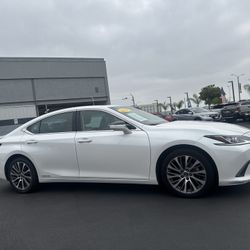 2021 LEXUS ES 300h $29.995