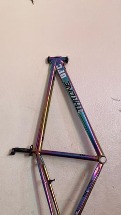 Throne oil slick frame