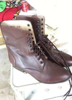 Leather boots size 5 1/2