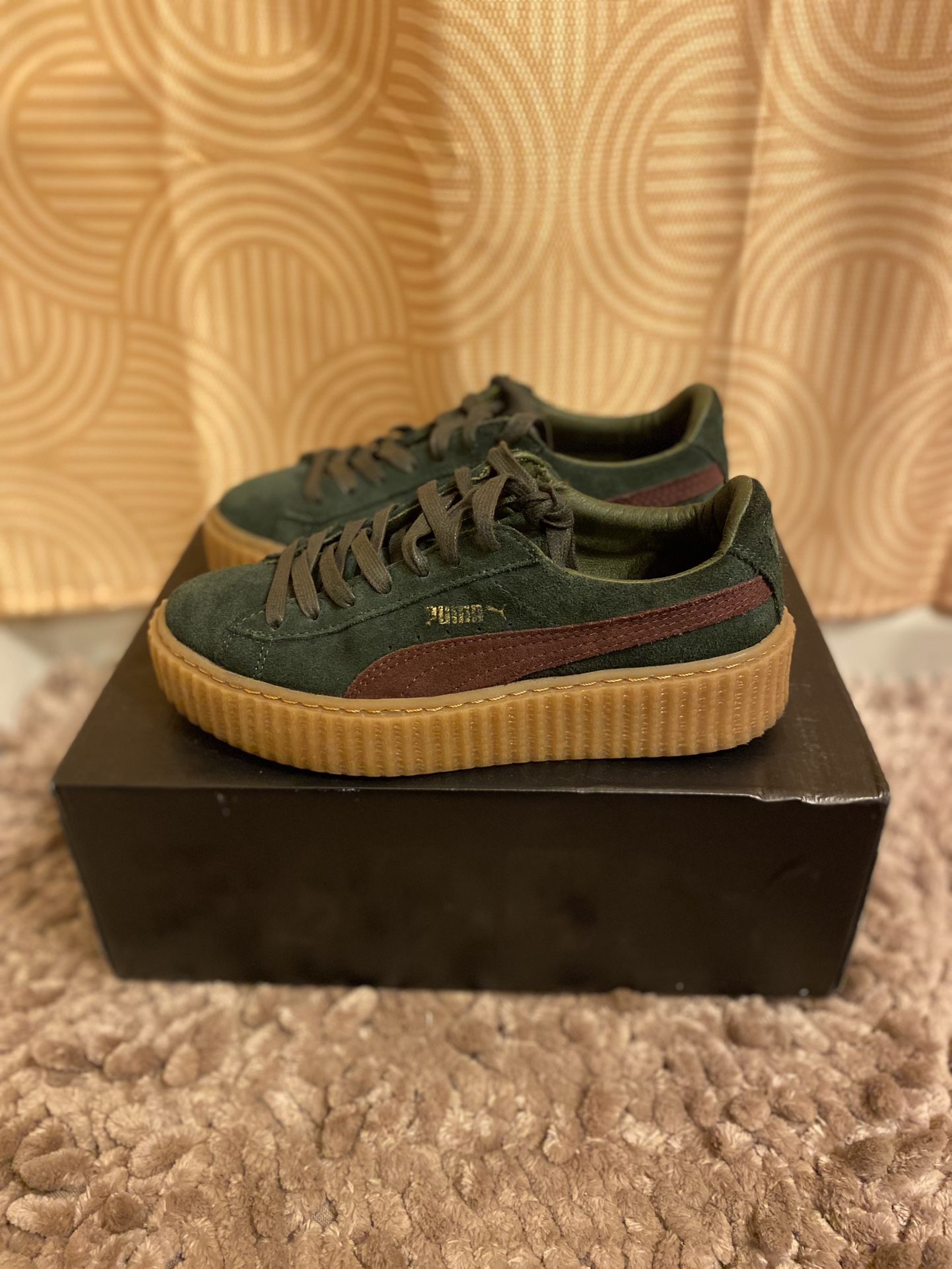 Rihanna Fenty Pumas Size 6 w