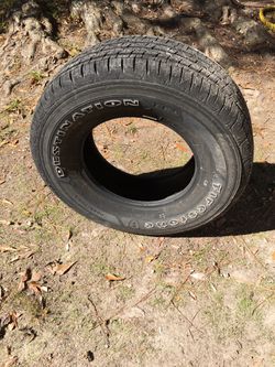 Firestone p265/70R16 tire