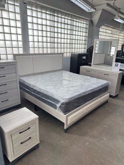 Modern white 4 piece queen set
