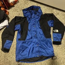 Women’s The North Face Goretex Mountain Snowboard/Ski Jacket - Small