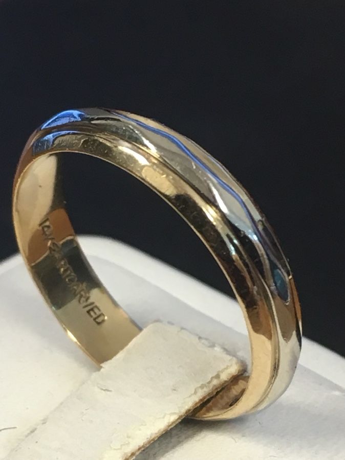 14 K gold wedding band