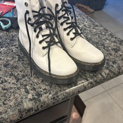 New Dr. Airwair Martens Size 6