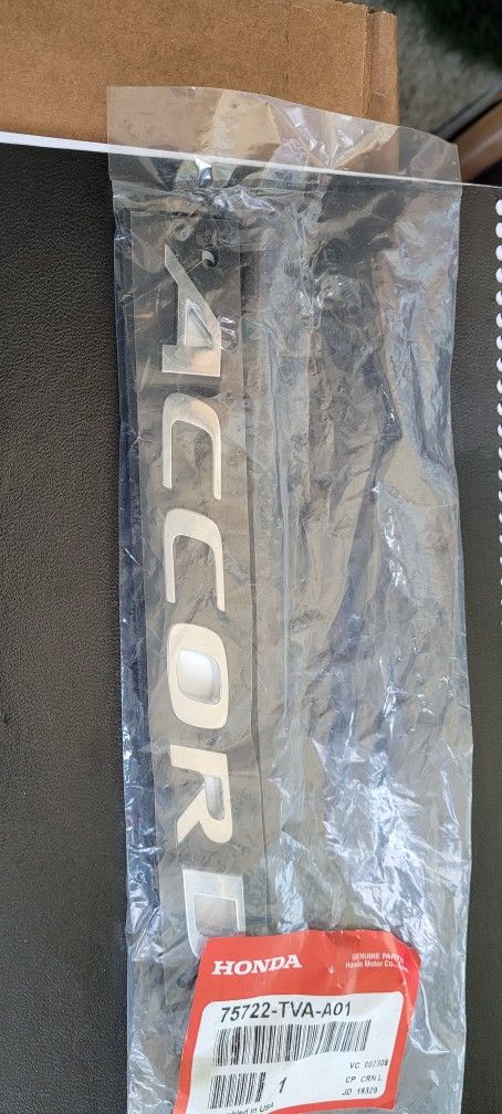2018-2022 HONDA ACCORD EMBLEM NEW OEM 75722-TVA-A01