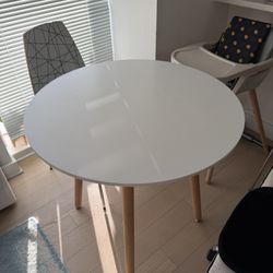Round Dining Table with Beech Wood Legs, Modern Wooden Kitchen Table for Dining Room Kitchen (White)