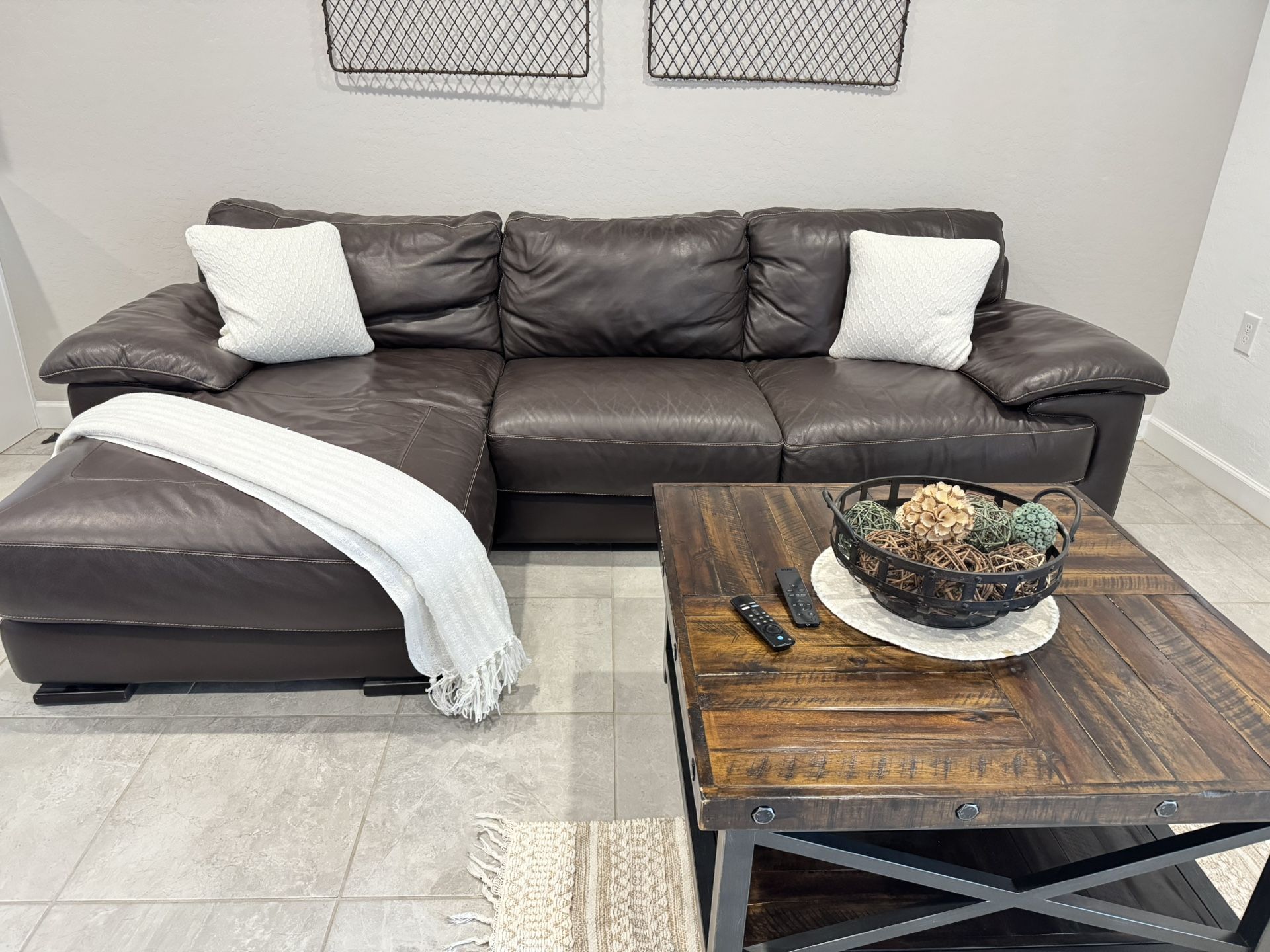 Beautiful Dark Brown Leather Cindy Crawford Sectional Couch W/ Chaise