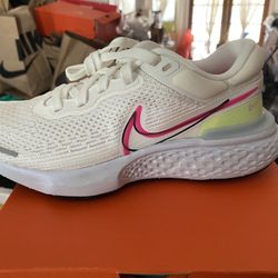 Womens Nike Zoom Invincible Run